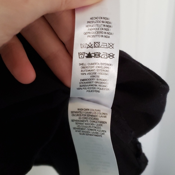 Boxy top with floral embroidery - Picture 4 of 8